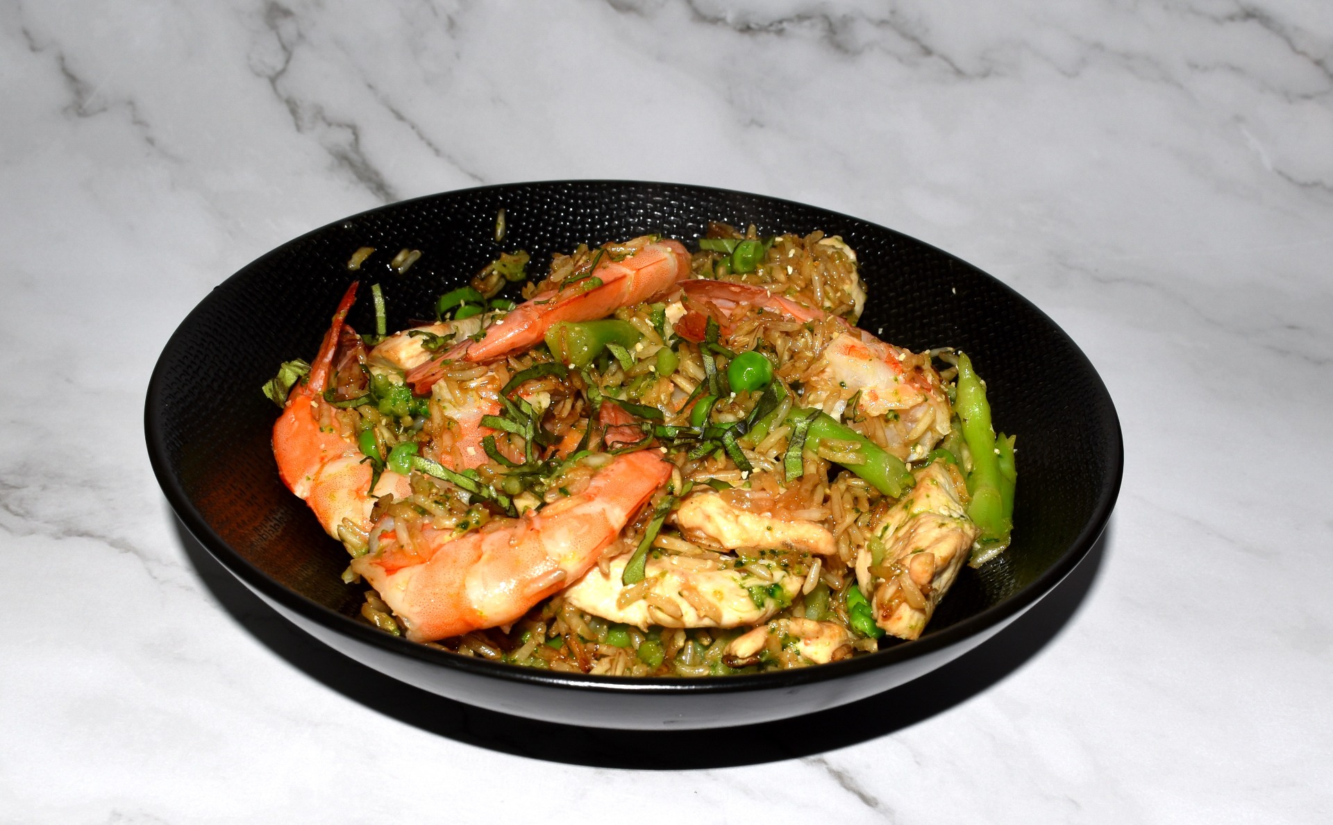 RIZ SAUTE AUX GAMBAS ET AU POULET