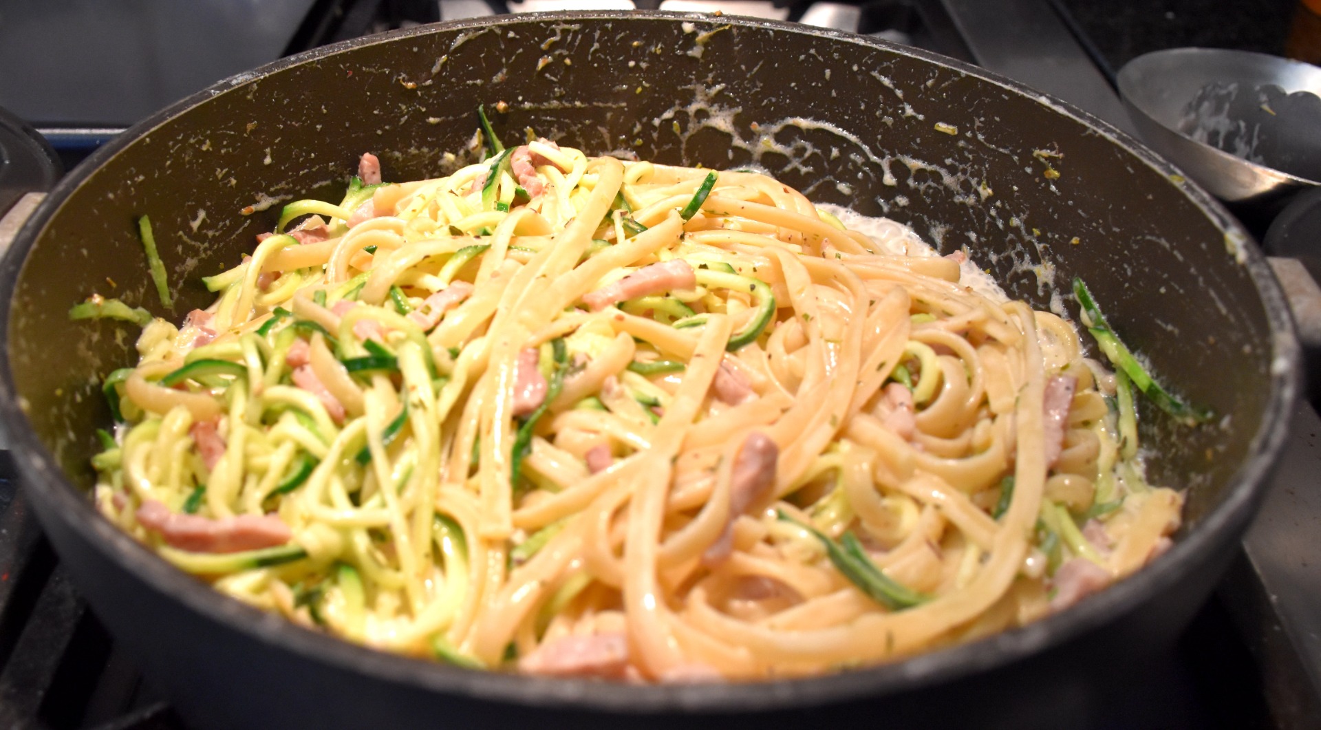 PATES A LA CREME LARDONS COURGETTE