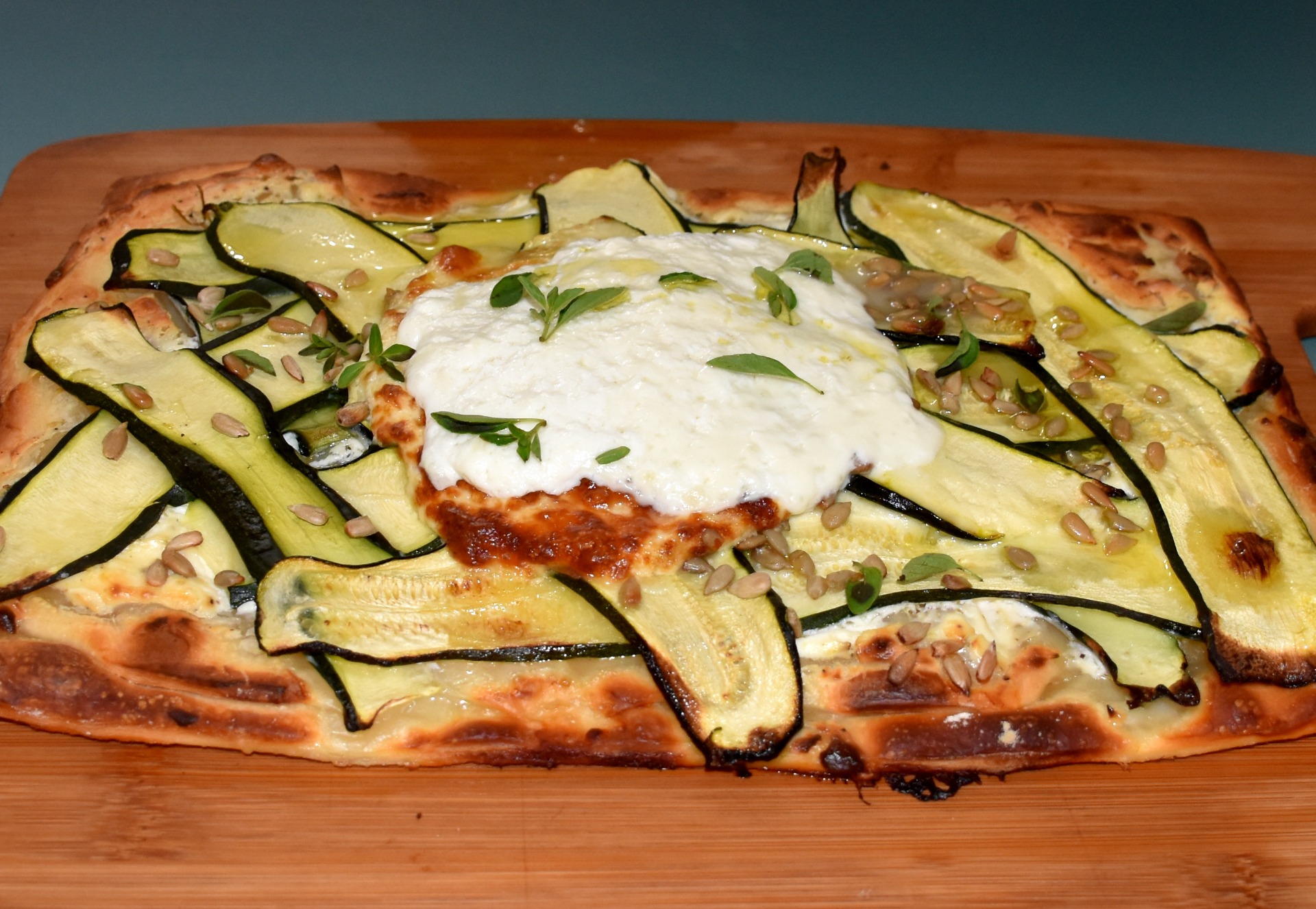 Pizza courgette et burrata crémeuse